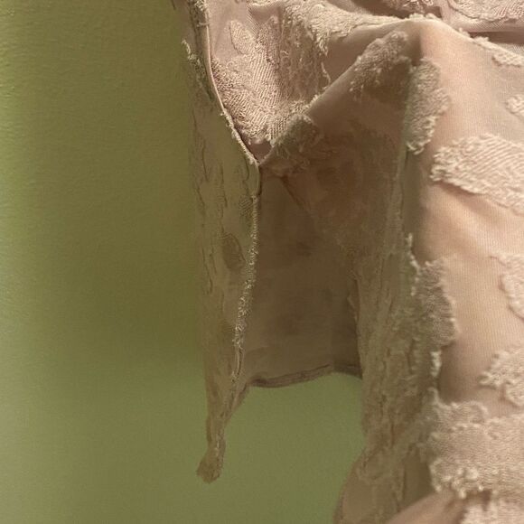 Black tape blush color lace top size small - Picture 2 of 7